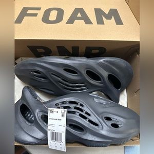 Adidas YEEZY foam runner BNWT Size 11